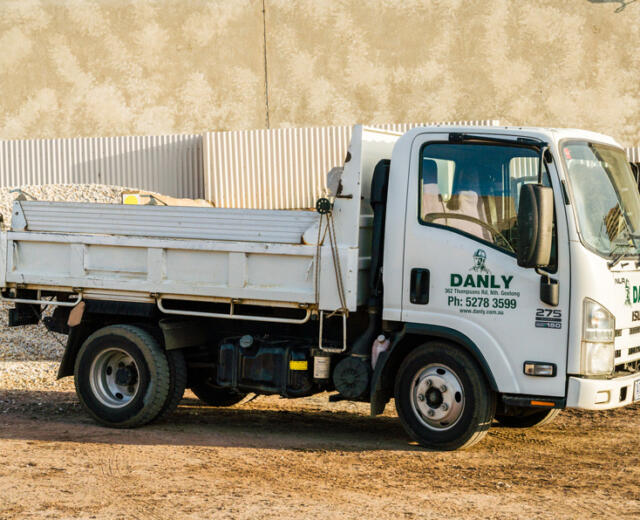 Danly-isuzu-275-lr